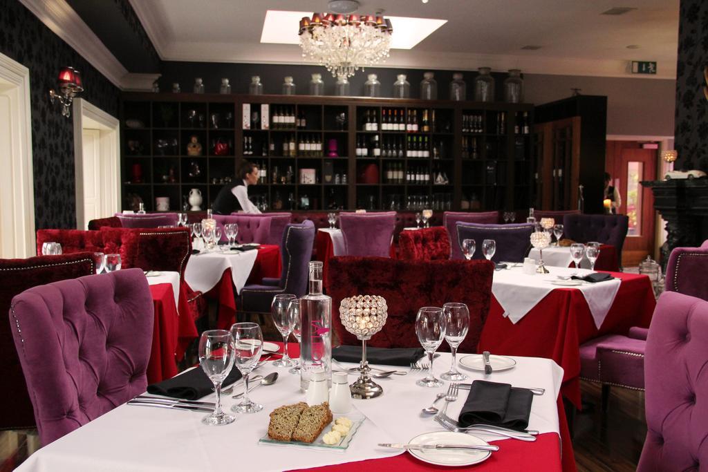 בלמאלט The Talbot Hotel מראה חיצוני תמונה