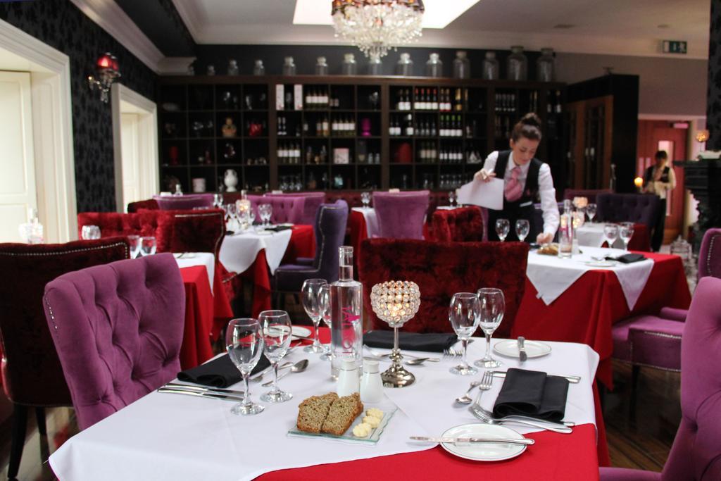 בלמאלט The Talbot Hotel מראה חיצוני תמונה